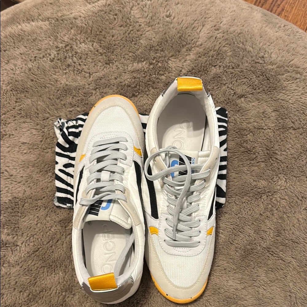 OnCept Women's Retro White Sneakers Free People  EUC - Picture 9 of 9